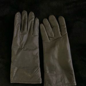 Women’s leather gloves